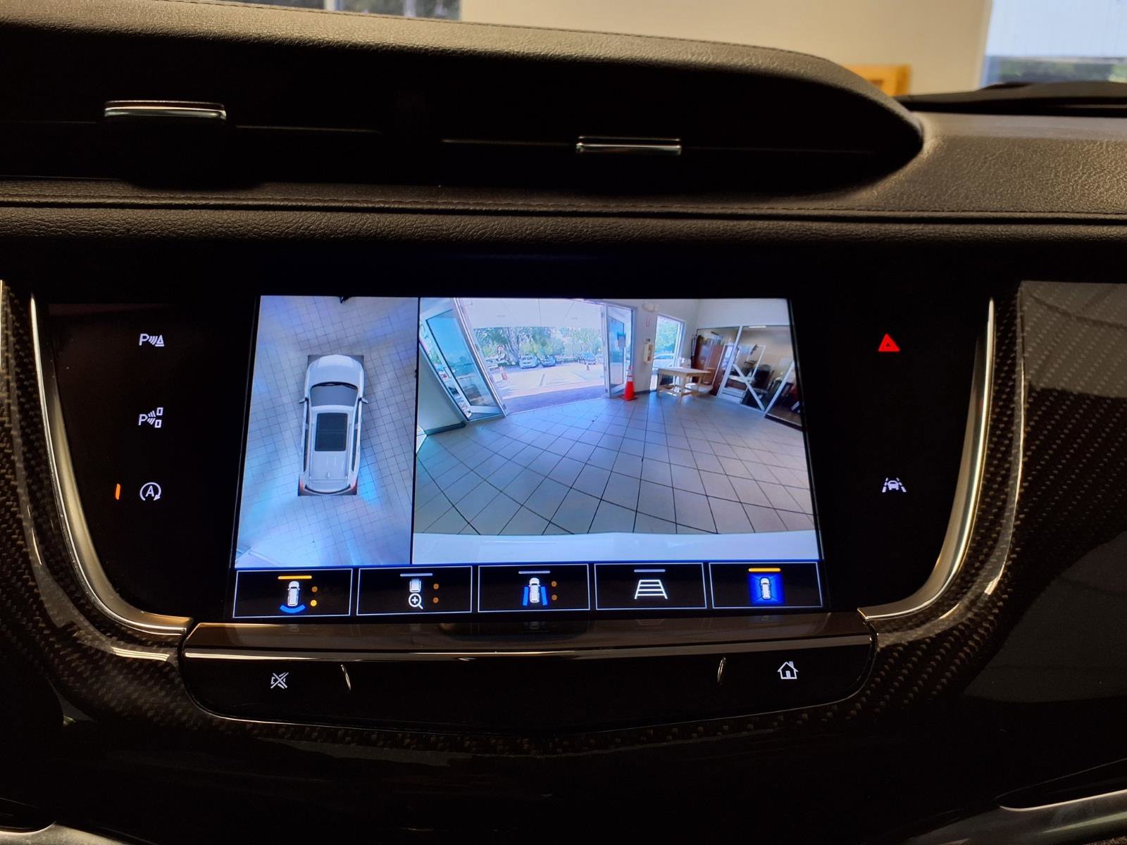 Certified 2023 Cadillac XT6 Sport w/ Technology Package AWD/4WD image 30