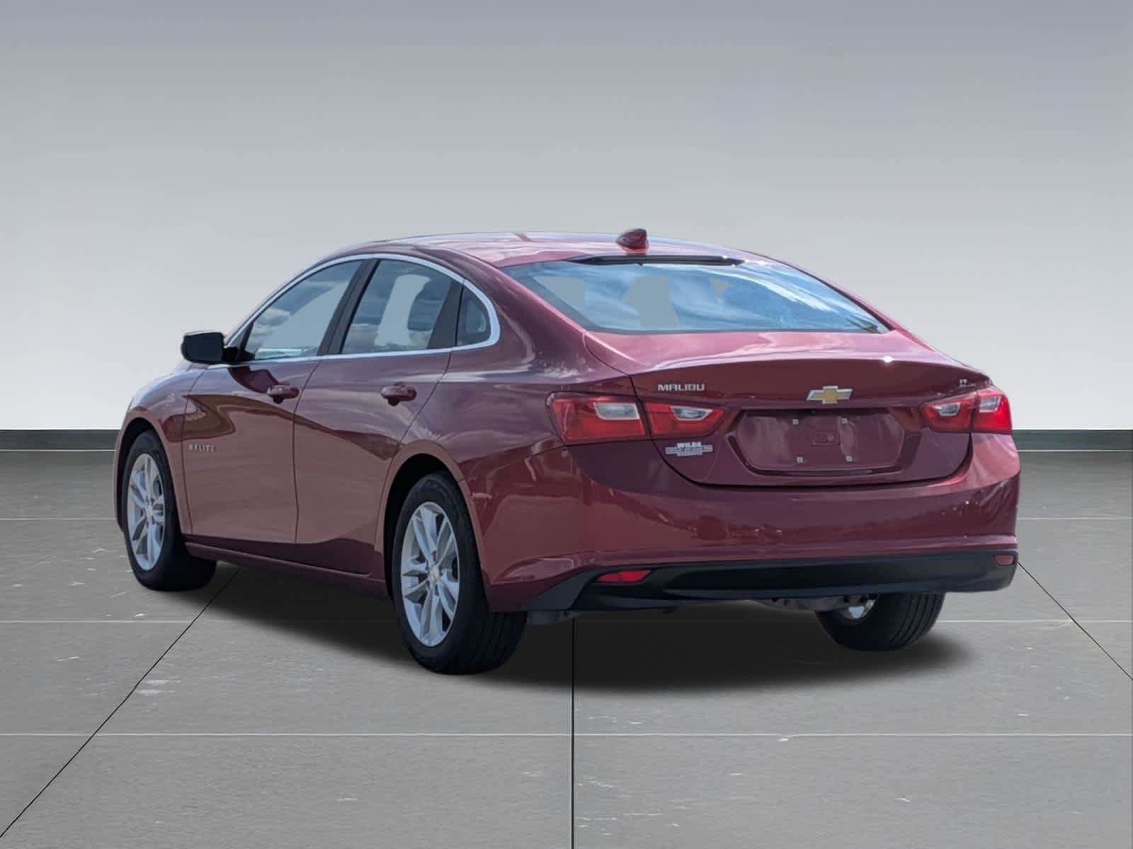 Used 2016 Chevrolet Malibu LT w/ Leather Package FWD image 3
