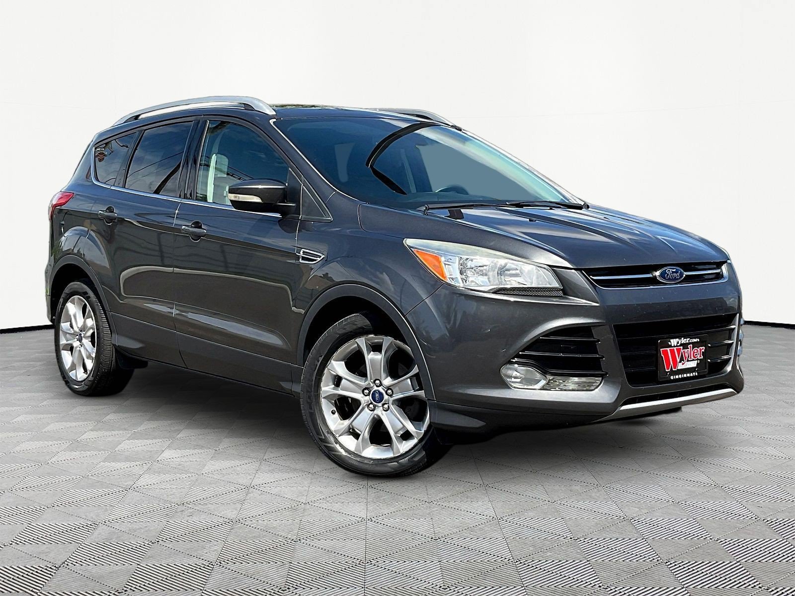 Used 2015 Ford Escape Titanium FWD image 3