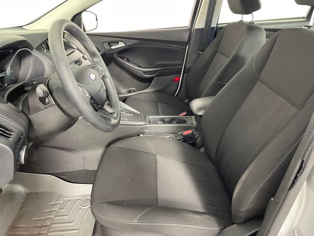 Used 2016 Ford Focus SE w/ SE Power Seat Package image 2