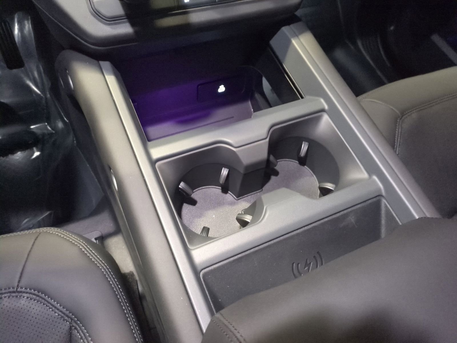 New 2026 Land Rover Defender 110 X-Dynamic SE image 22