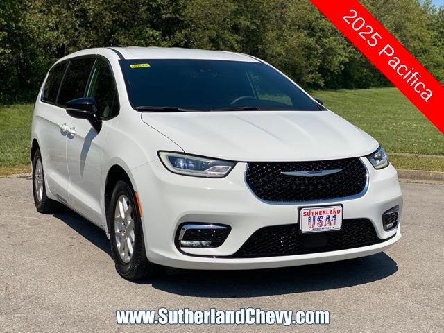 Used 2025 Chrysler Pacifica Select image 1