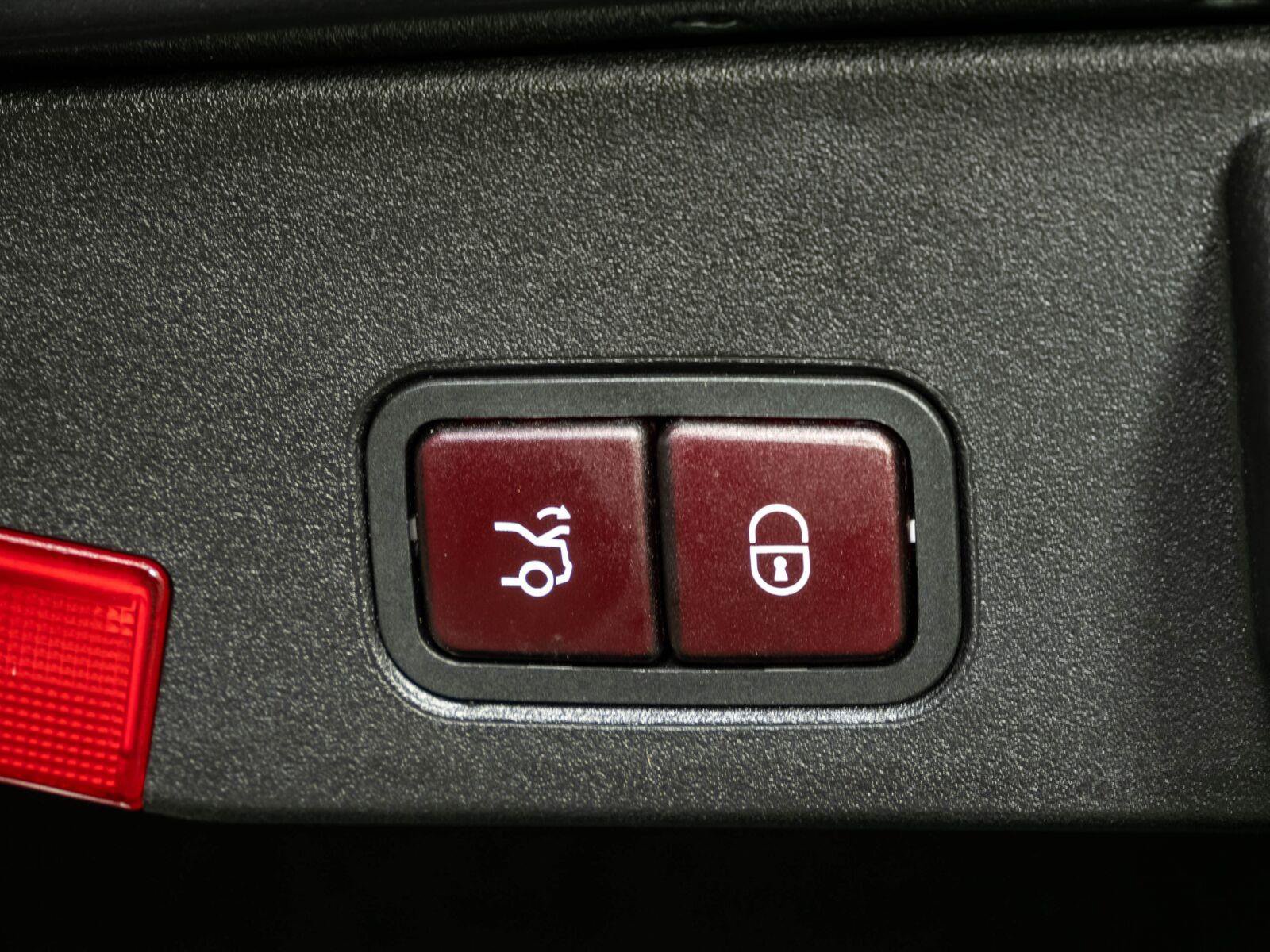 Used 2018 Mercedes-Benz SL 550 image 27