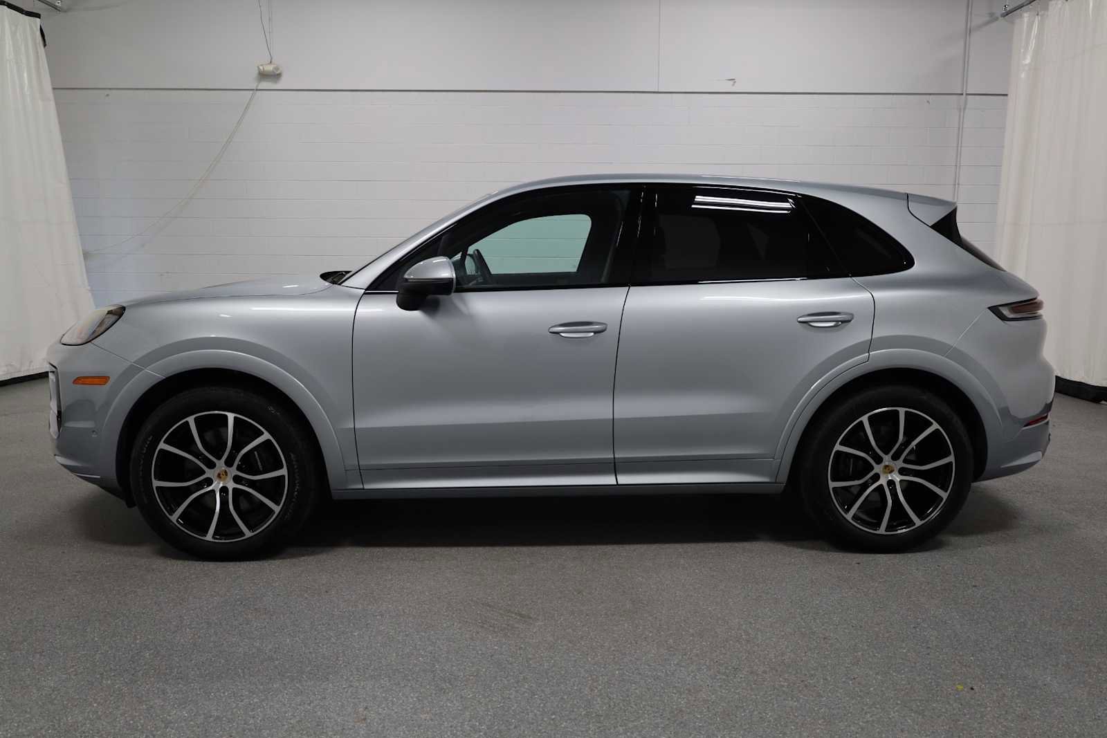 Certified 2024 Porsche Cayenne image 2