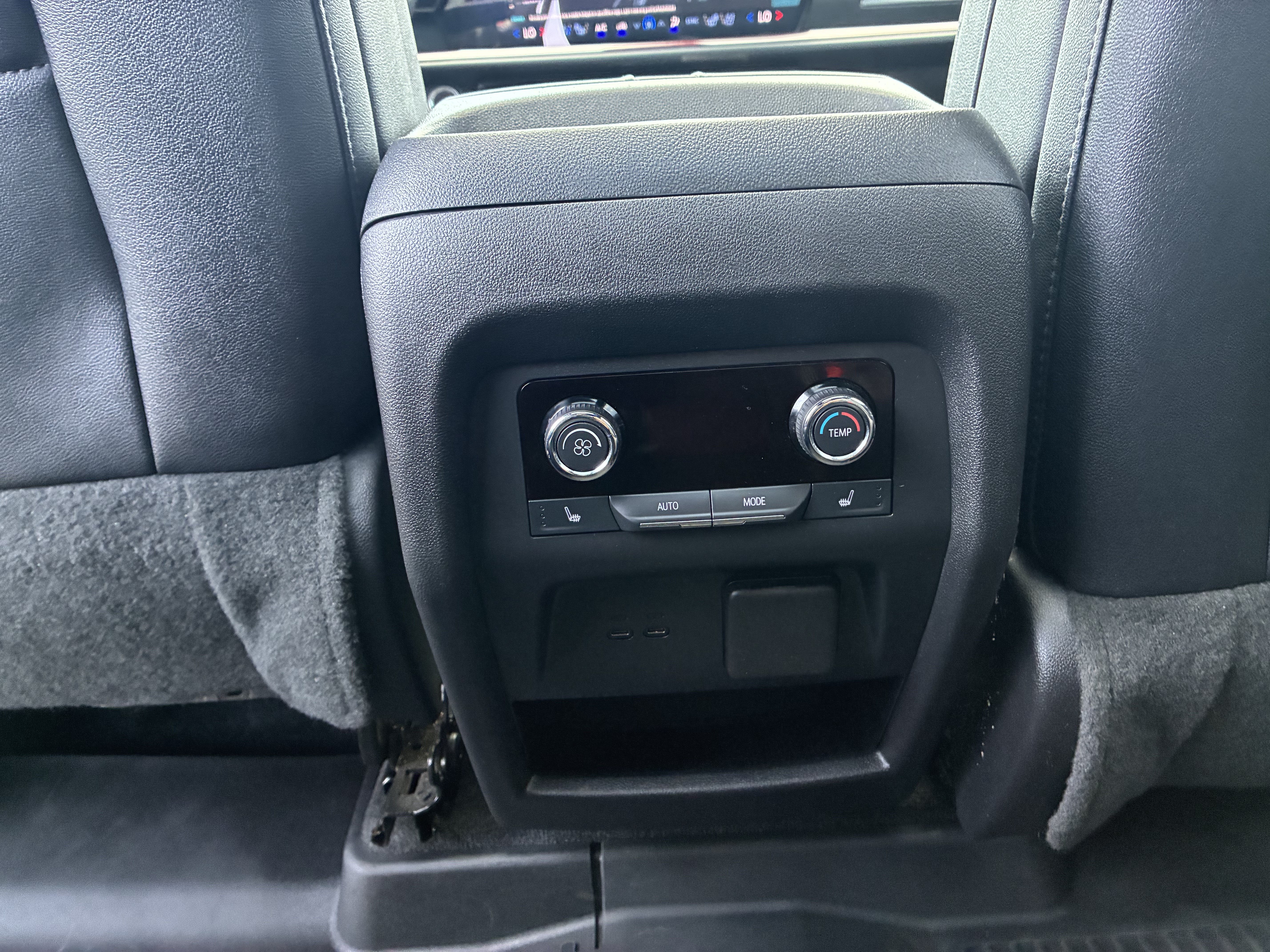 Used 2024 Chevrolet Traverse RS FWD image 18