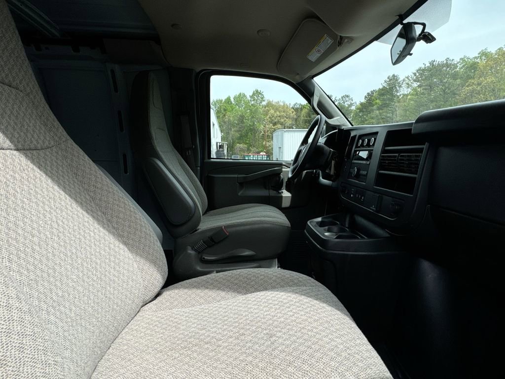 Used 2024 GMC Savana 2500 image 30