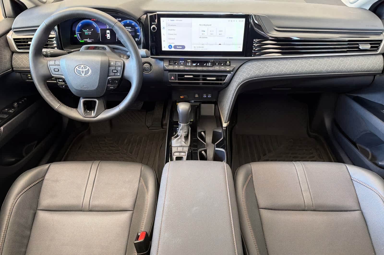 Used 2025 Toyota Camry XLE w/ Premium Plus Package AWD/4WD image 3