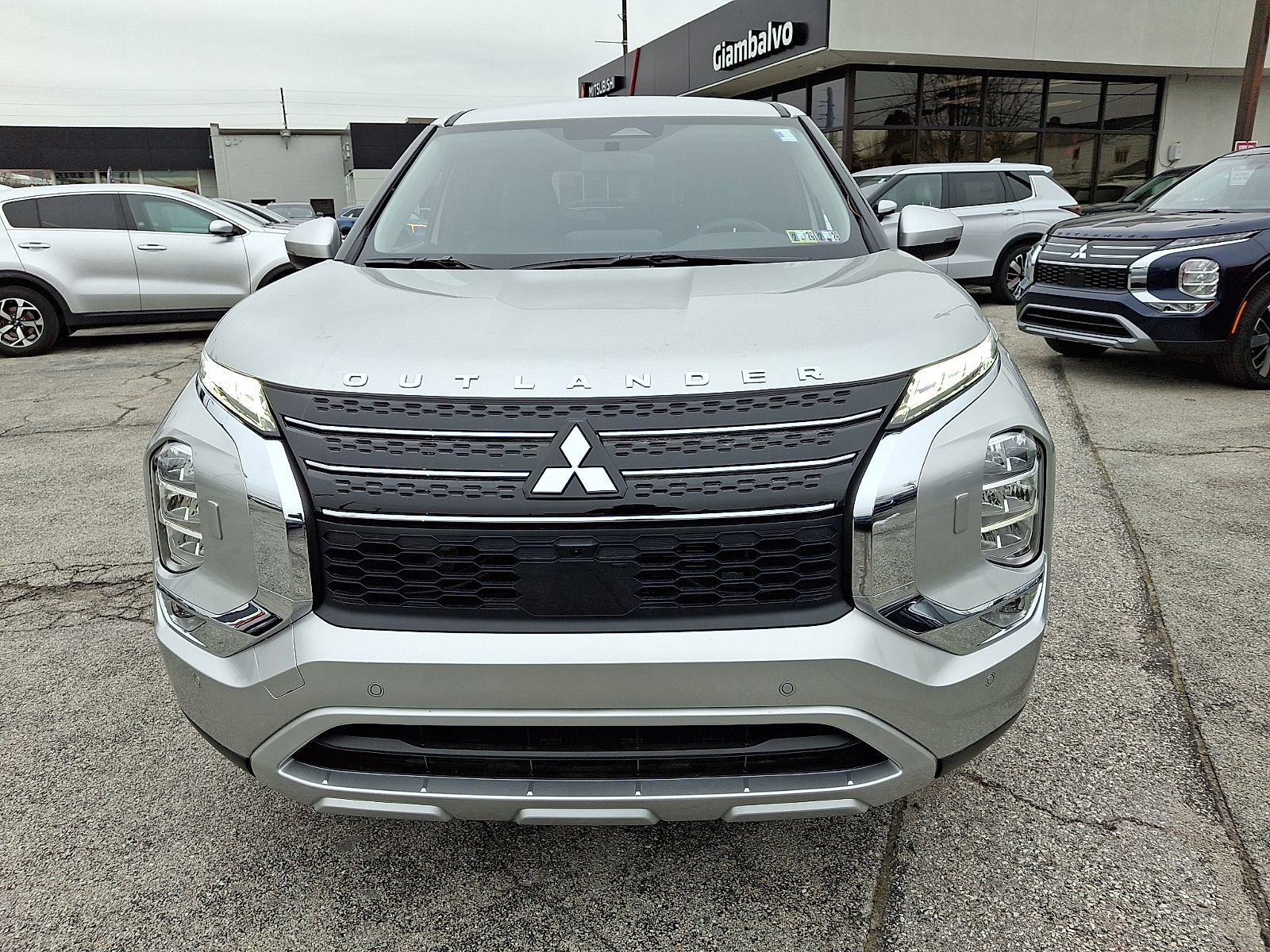 New 2025 Mitsubishi Outlander SE AWD/4WD video 3