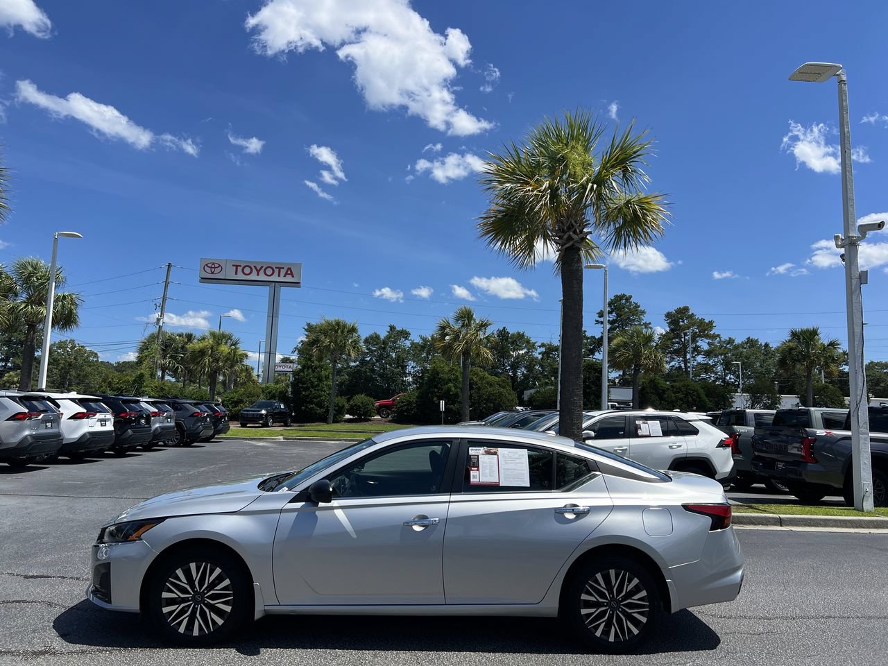 Used 2024 Nissan Altima 2.5 SV AWD/4WD image 7