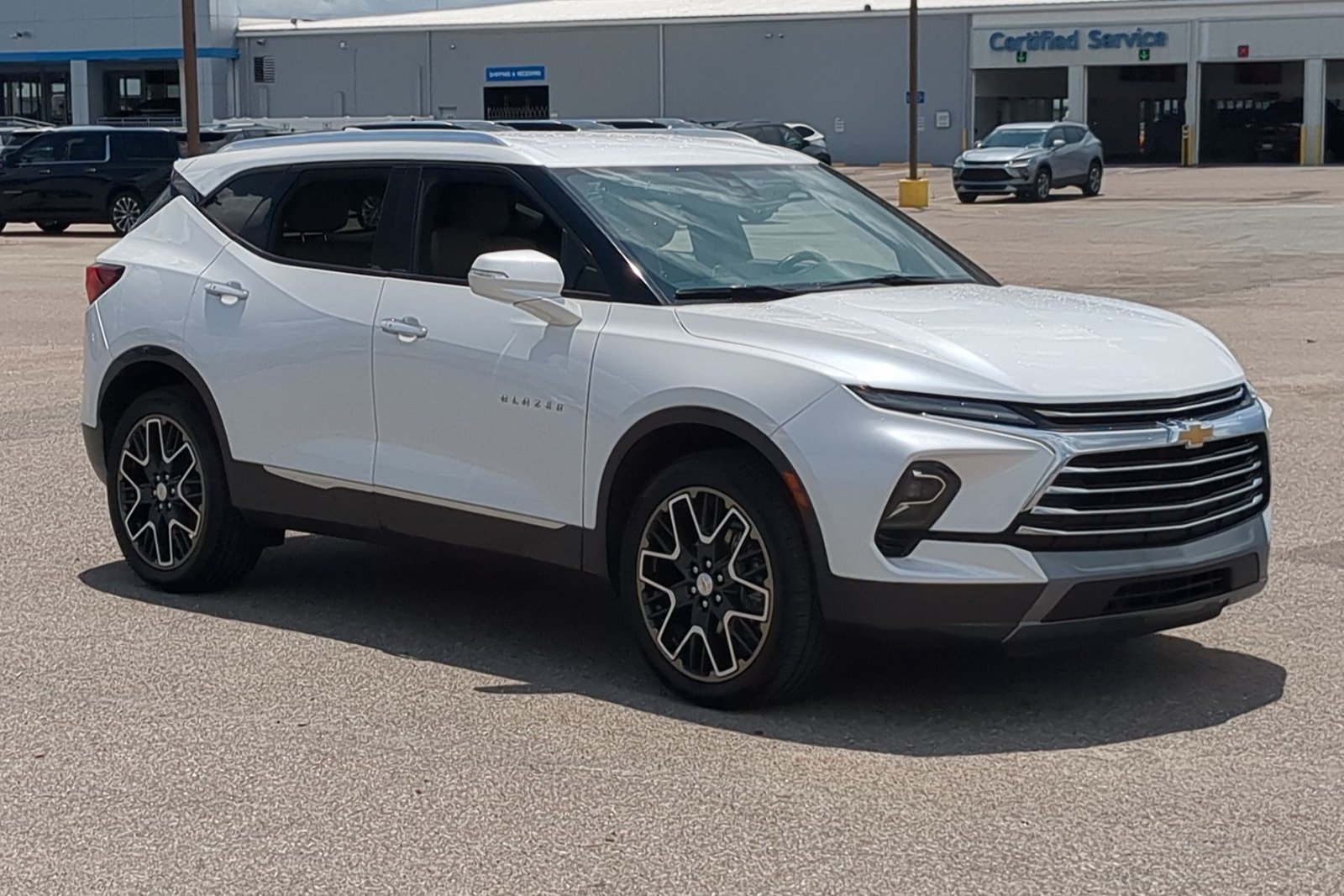 Used 2023 Chevrolet Blazer Premier FWD image 3