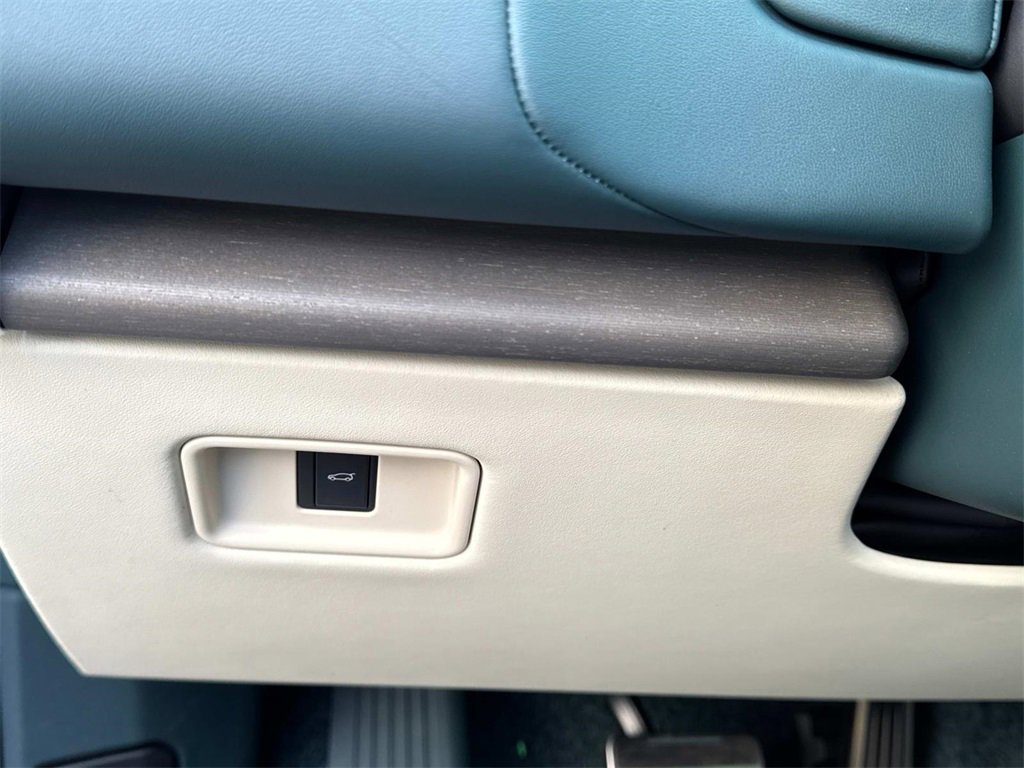 New 2025 Land Rover Range Rover SV image 35