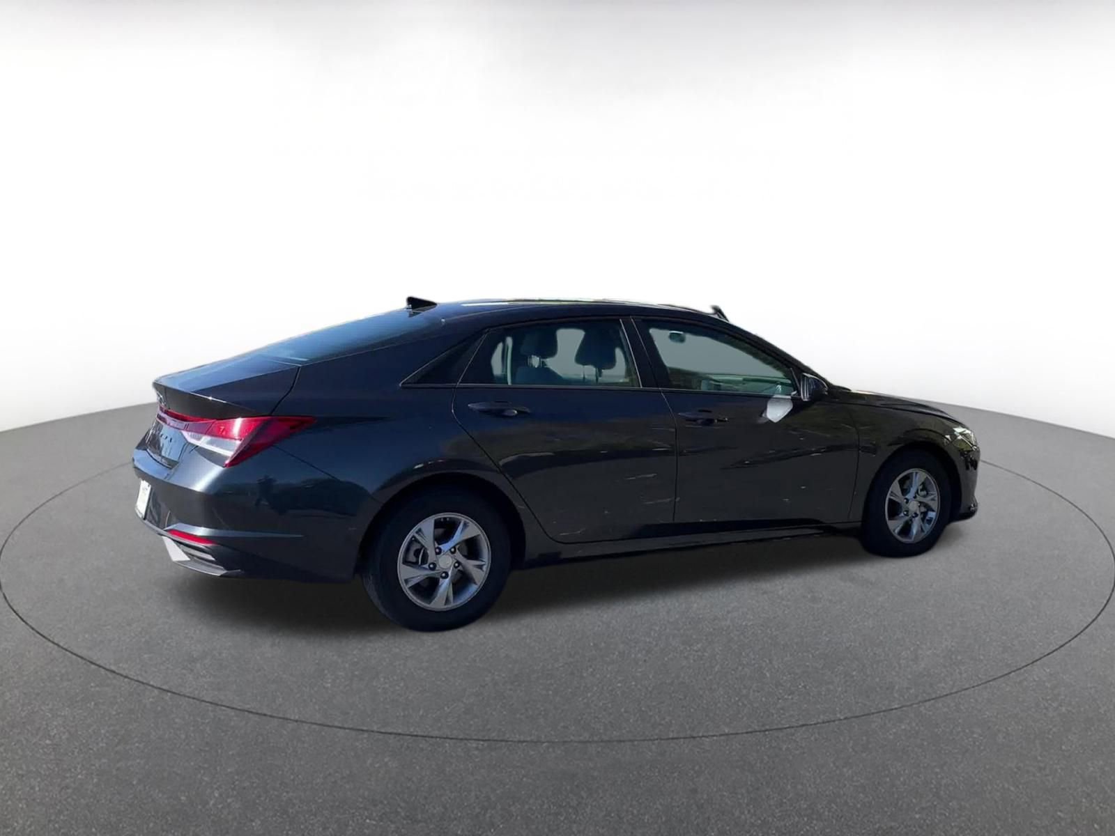 Used 2021 Hyundai Elantra SE image 15