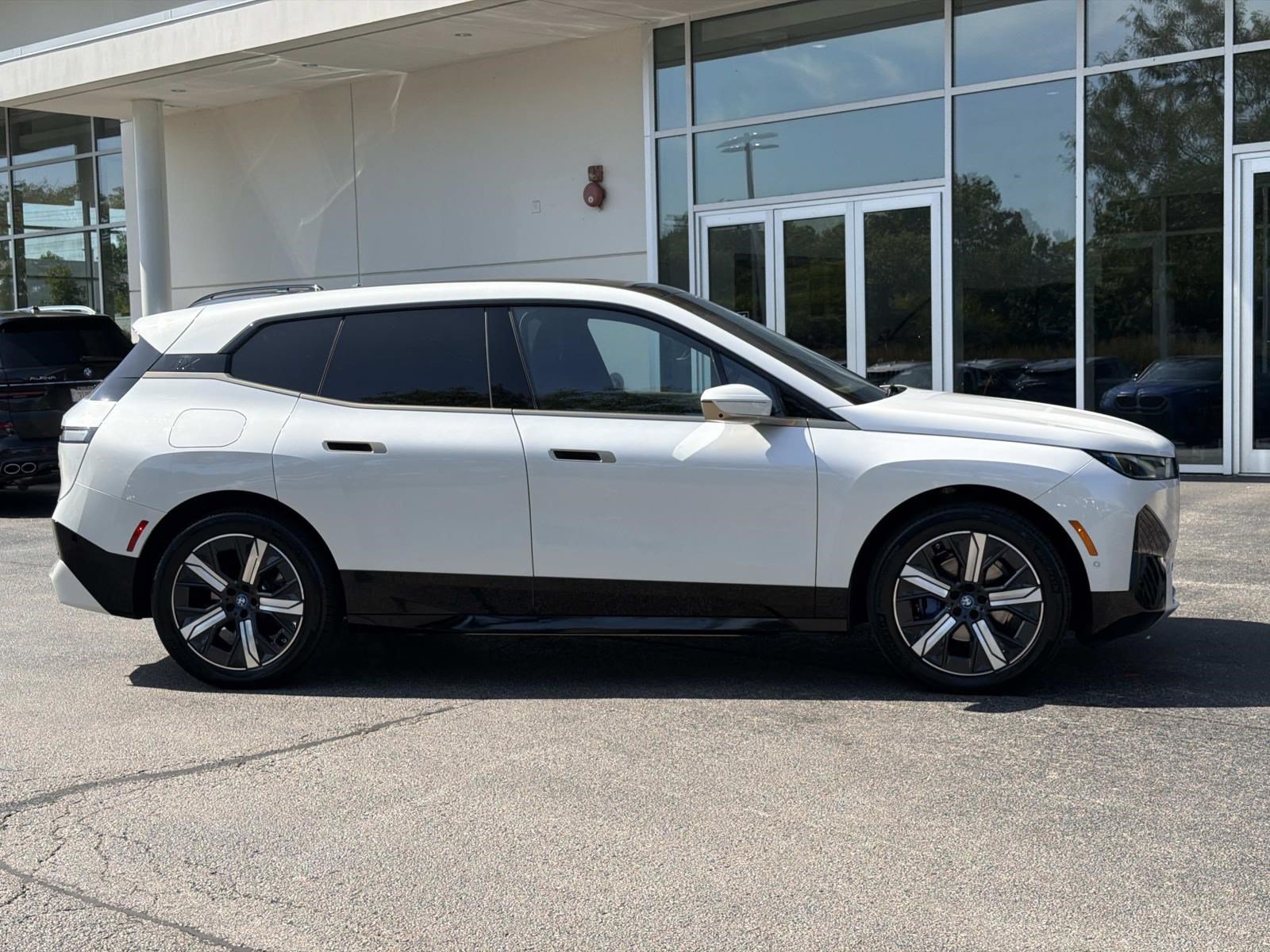 Certified 2024 BMW iX xDrive50 w/ Premium Package AWD/4WD image 4
