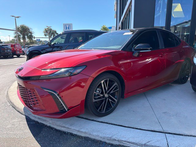 Used 2025 Toyota Camry XSE FWD image 3