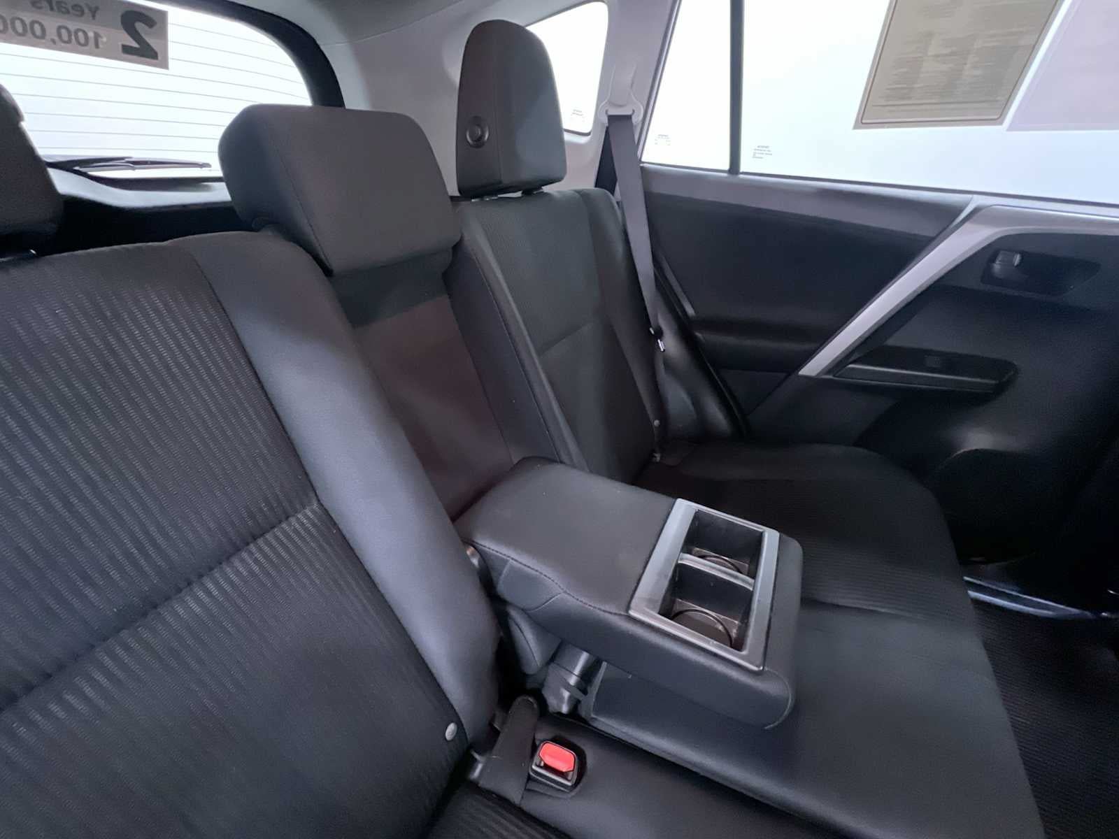 Used 2018 Toyota RAV4 LE w/ All Weather Liner Package FWD image 37