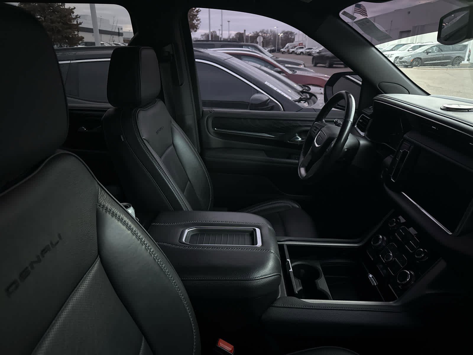 Used 2021 GMC Yukon XL Denali image 7