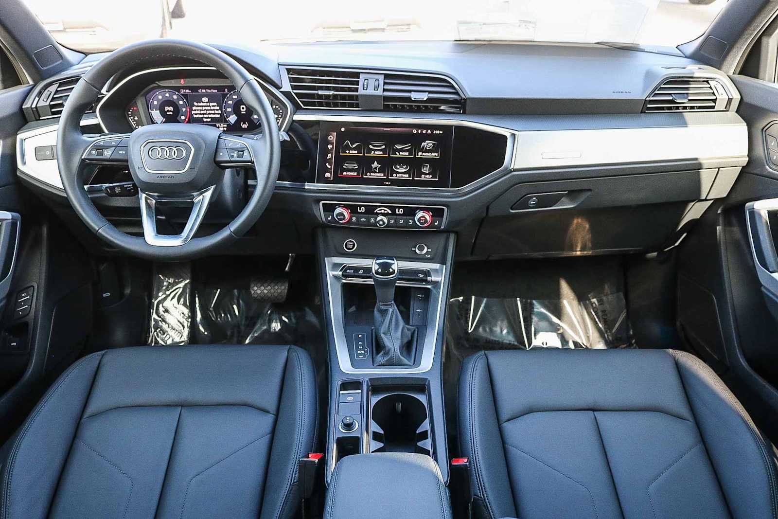Used 2025 Audi Q3 2.0T Premium w/ Convenience Plus Package AWD/4WD image 16