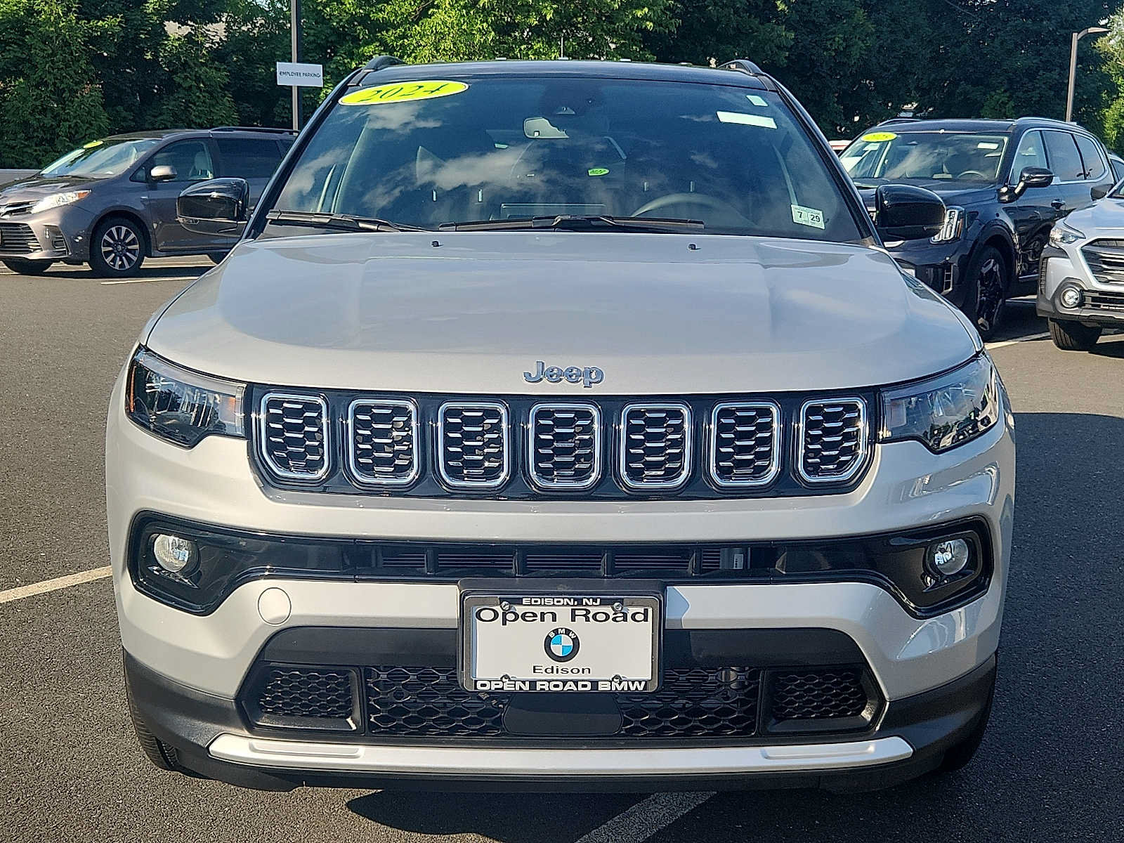 Used 2024 Jeep Compass Limited AWD/4WD image 2