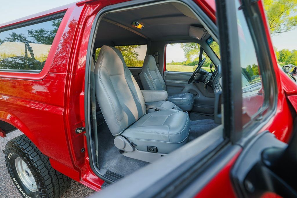 Used 1994 Ford Bronco XLT image 10