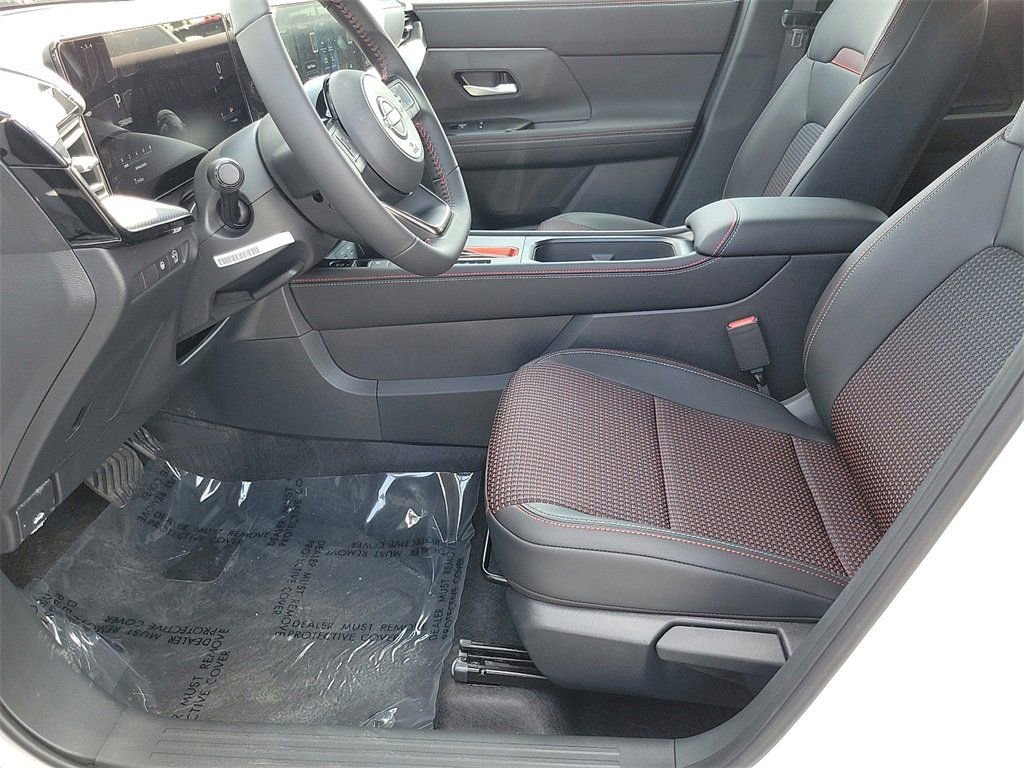 New 2026 Nissan Kicks SR FWD image 11