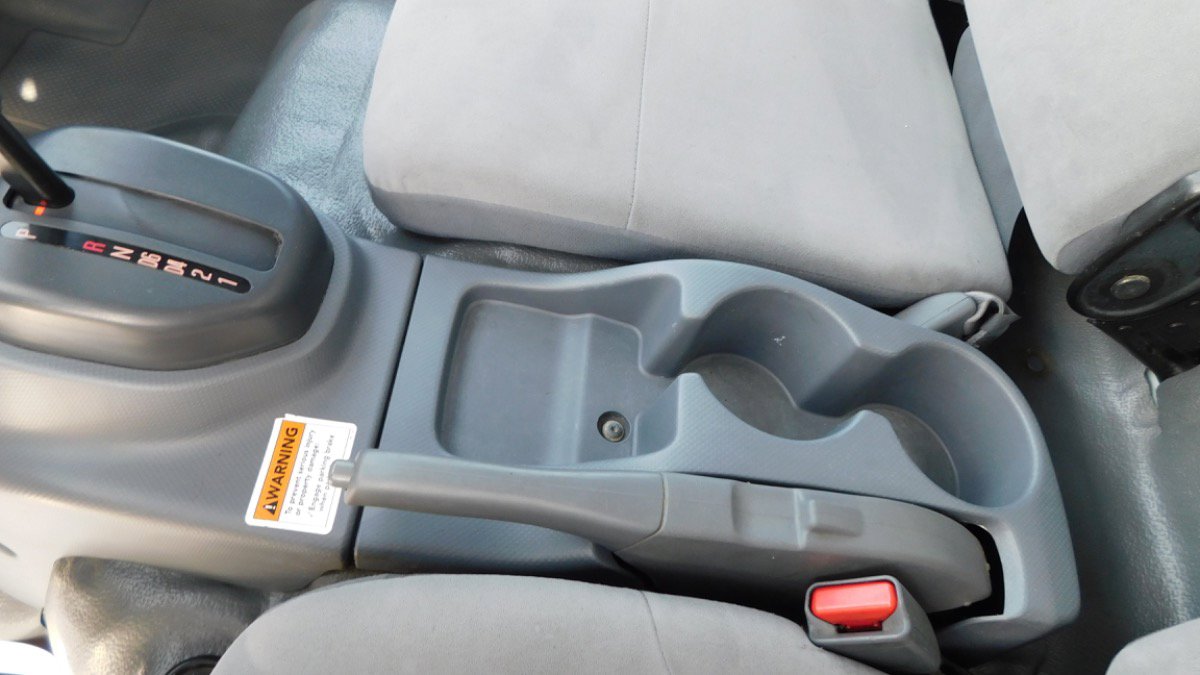 Used 2020 Isuzu NPR image 13