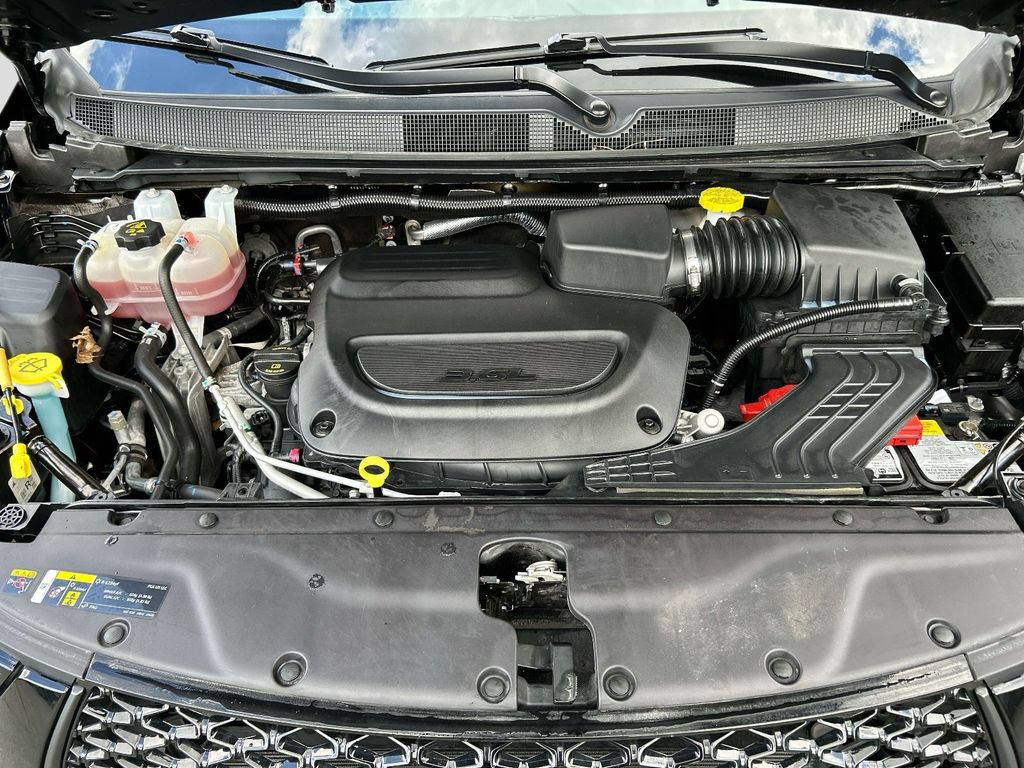Used 2025 Chrysler Pacifica Limited FWD image 31