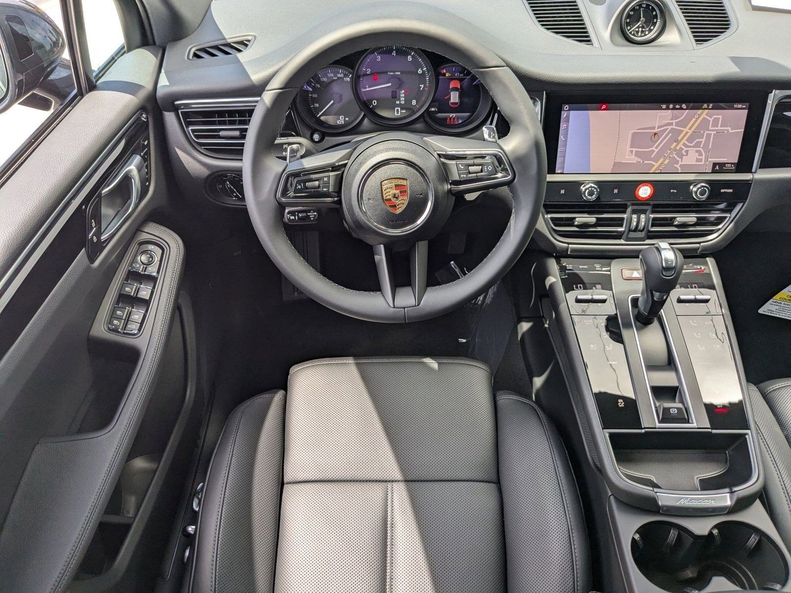Certified 2025 Porsche Macan image 16