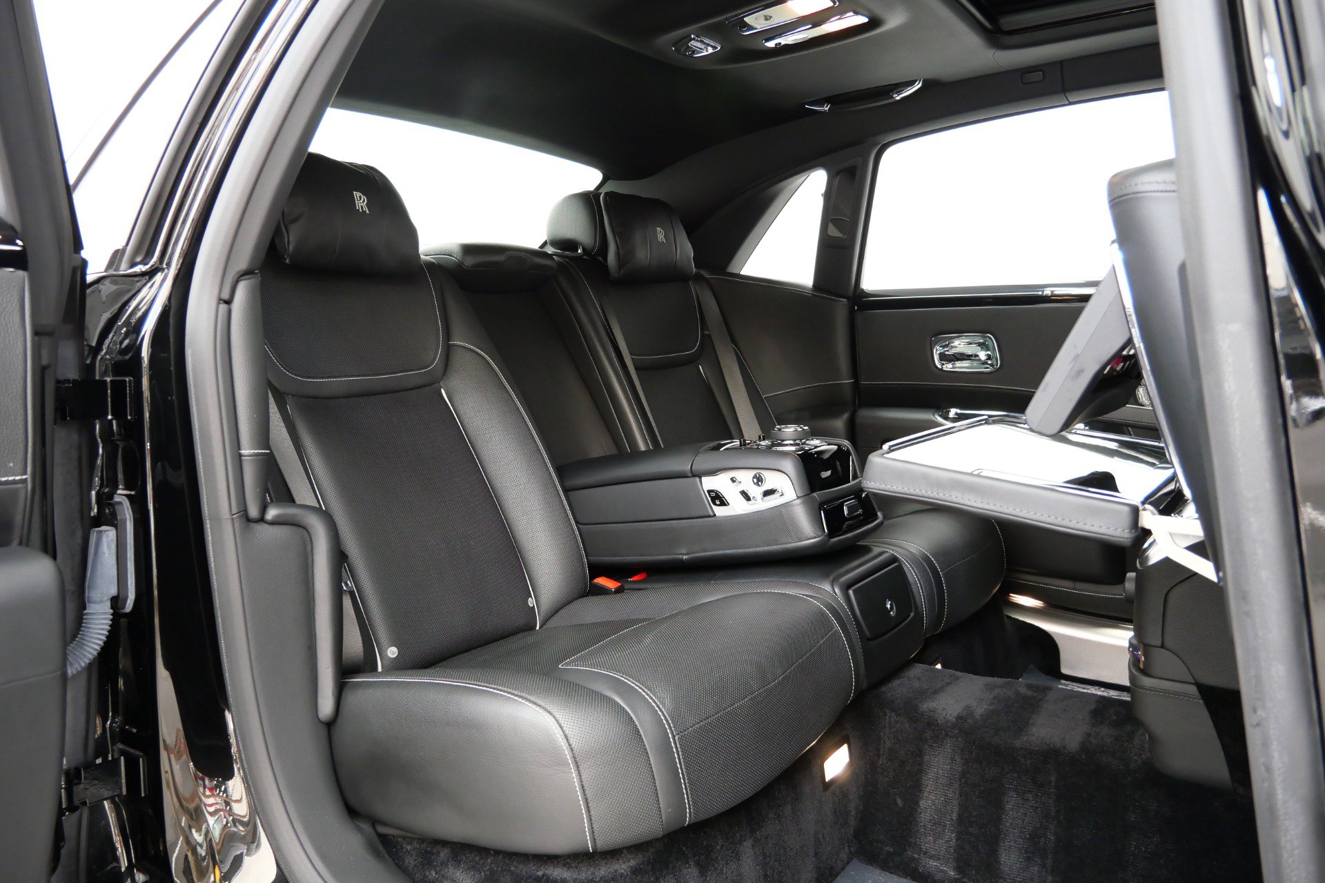 Used 2019 Rolls-Royce Ghost Extended Wheelbase RWD image 35