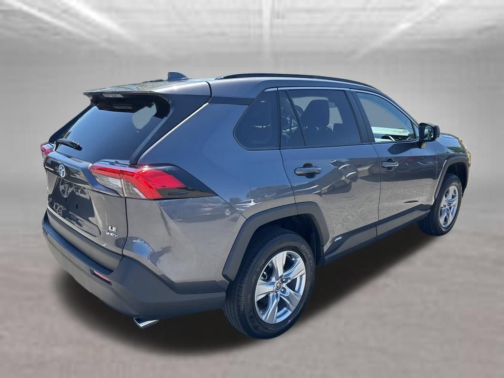 Used 2025 Toyota RAV4 LE AWD/4WD image 5