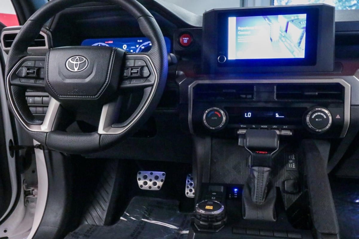 Used 2025 Toyota Tacoma TRD Sport AWD/4WD image 21