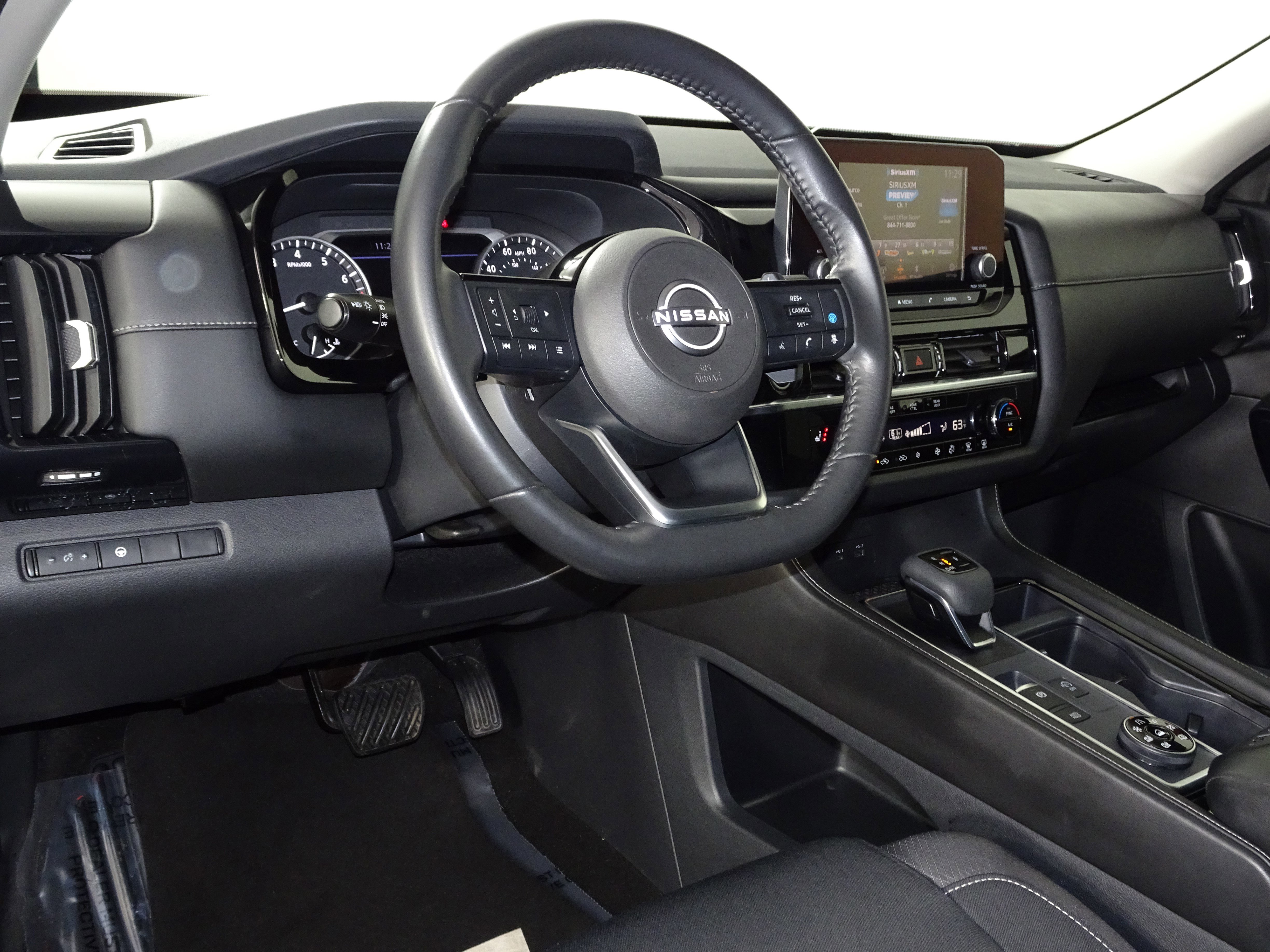 Used 2023 Nissan Pathfinder SV image 38