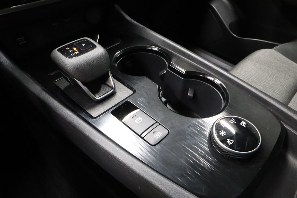 Certified 2025 Nissan Rogue SV image 30