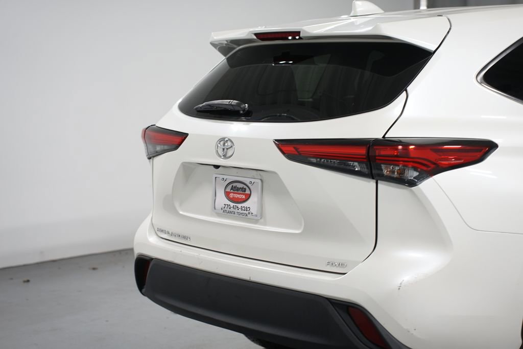 Used 2021 Toyota Highlander L image 9