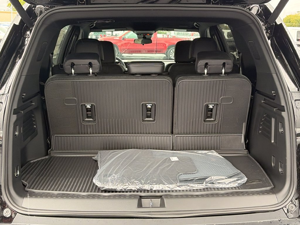 New 2027 Chevrolet Traverse LT w/ Midnight/Sport Edition AWD/4WD image 7