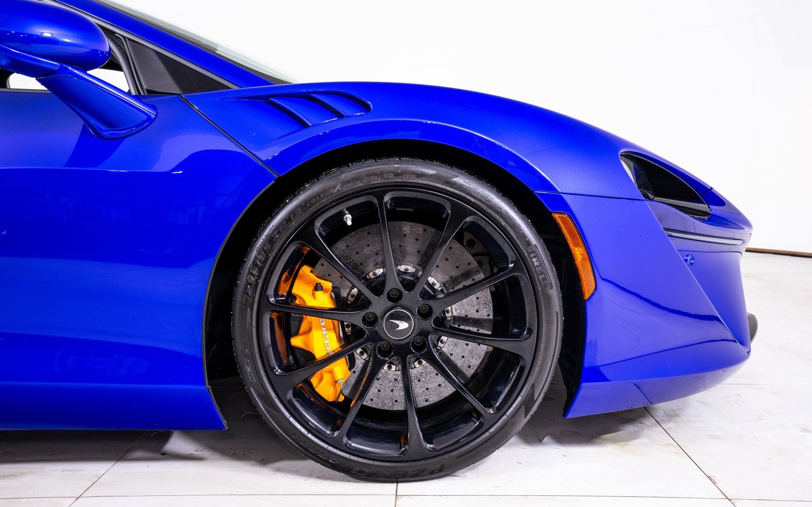 Used 2023 McLaren Artura image 15