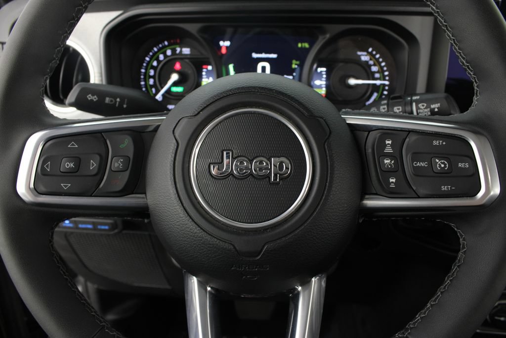 Used 2025 Jeep Wrangler Unlimited Sahara AWD/4WD image 11