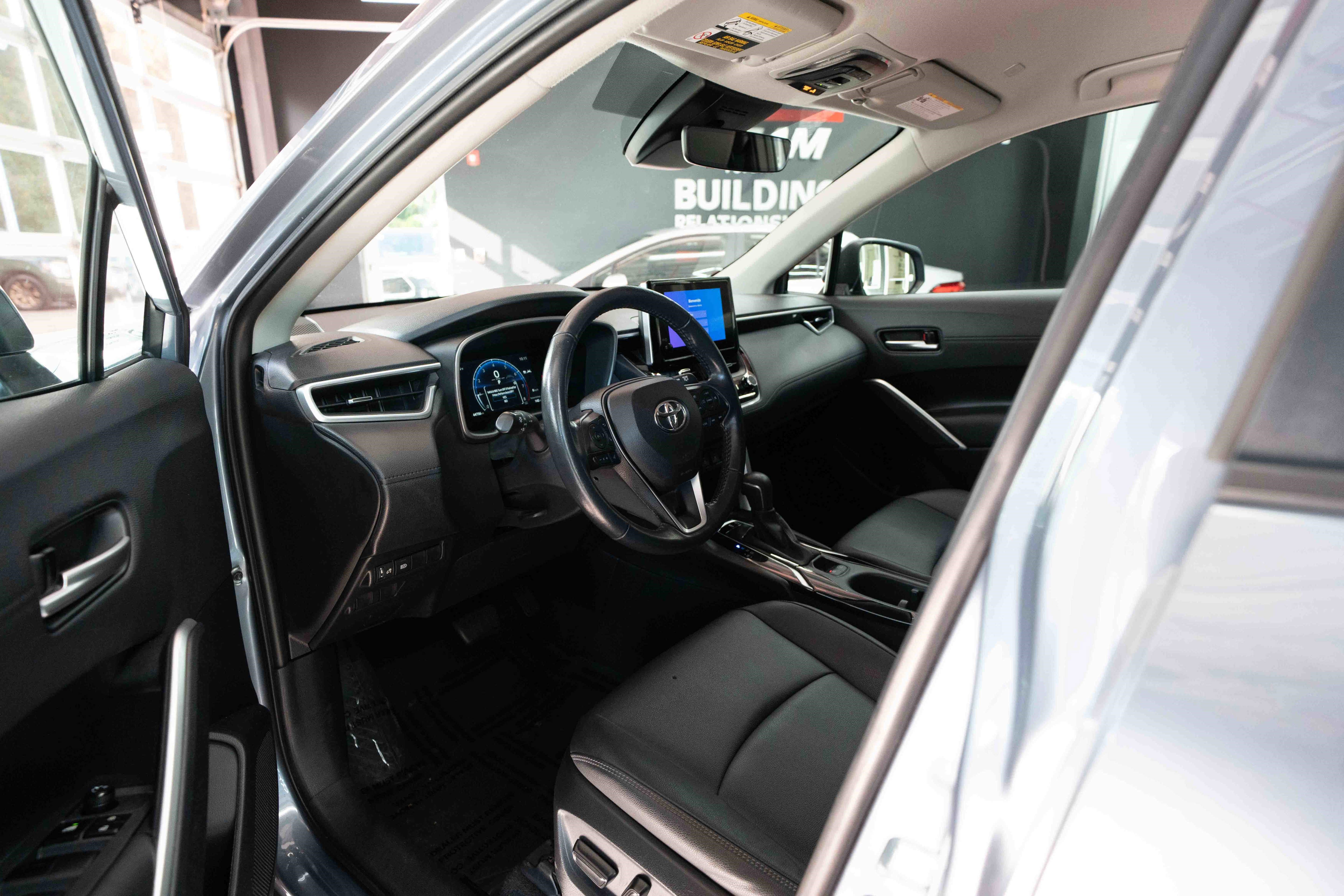 Used 2023 Toyota Corolla Cross XLE image 8