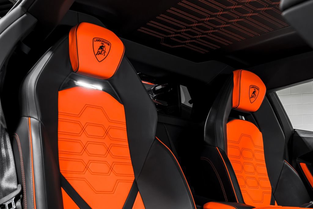 Used 2024 Lamborghini Revuelto AWD/4WD image 34