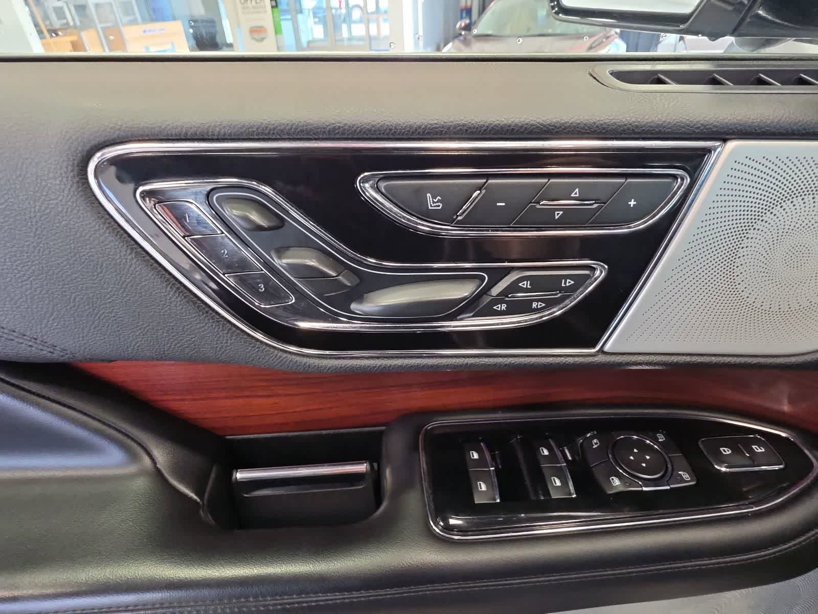 Used 2020 Lincoln Navigator Reserve AWD/4WD image 19