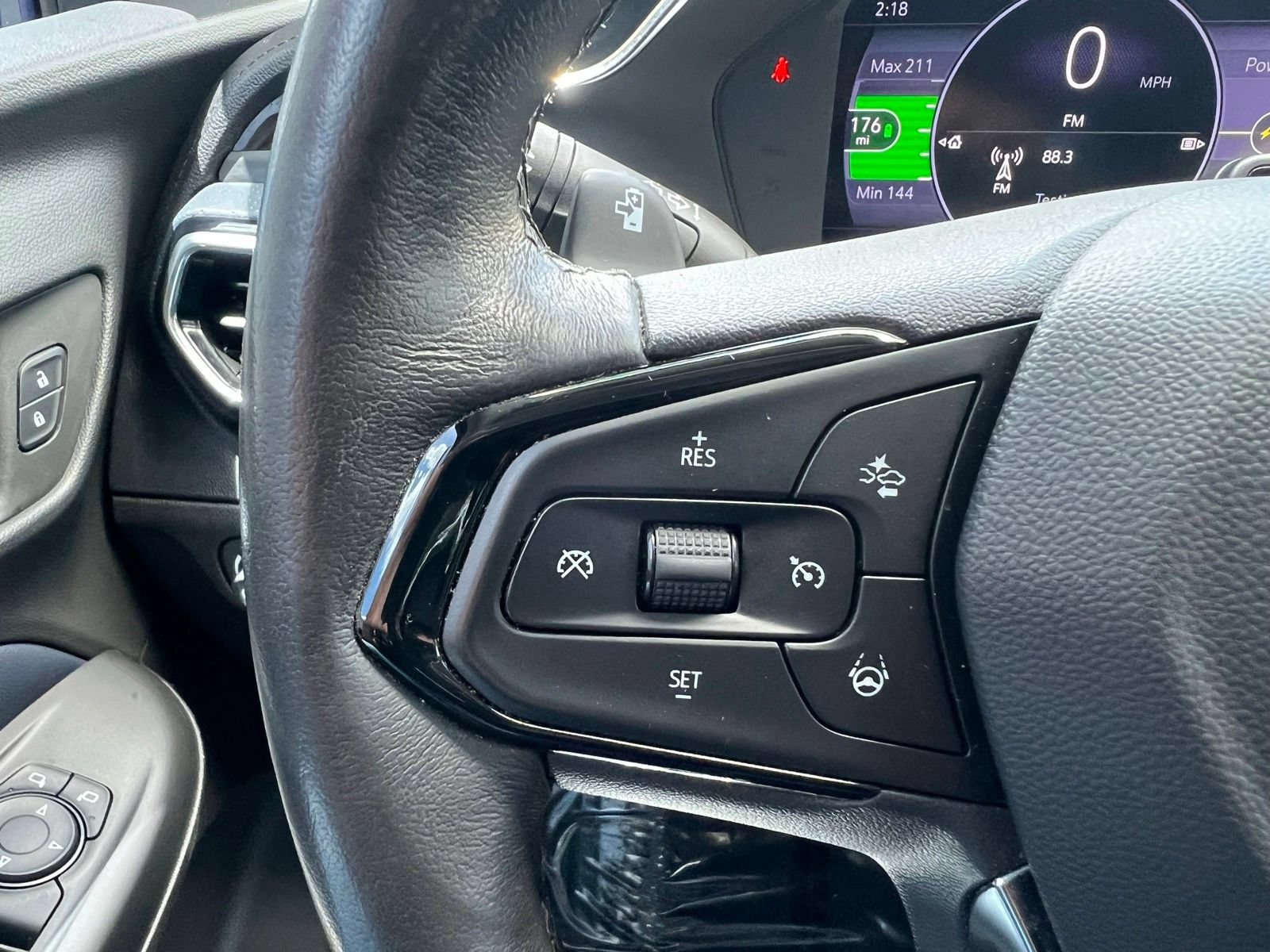 Used 2022 Chevrolet Bolt EUV Premier w/ Super Cruise Package FWD image 30