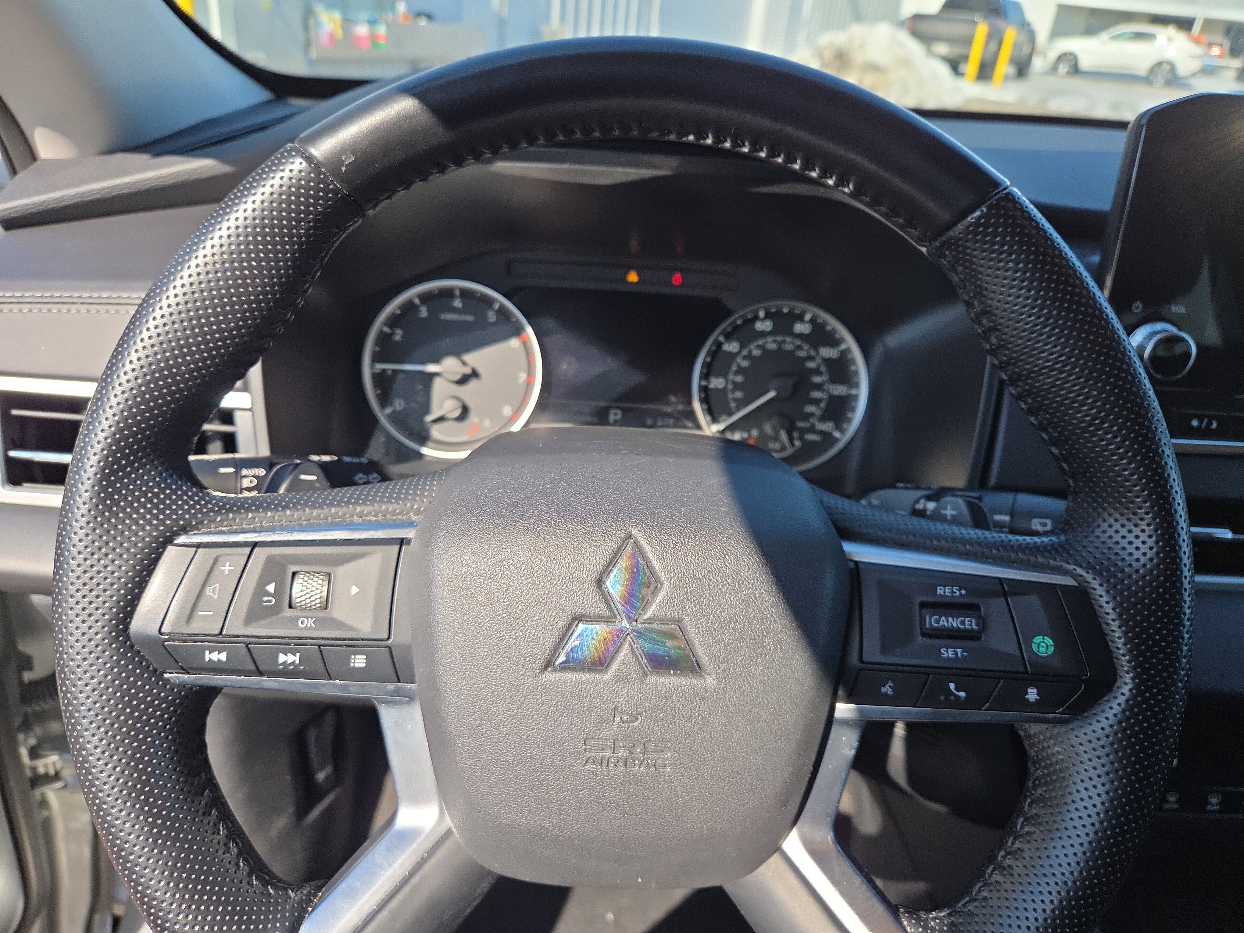 Used 2024 Mitsubishi Outlander SE Black Edition image 11