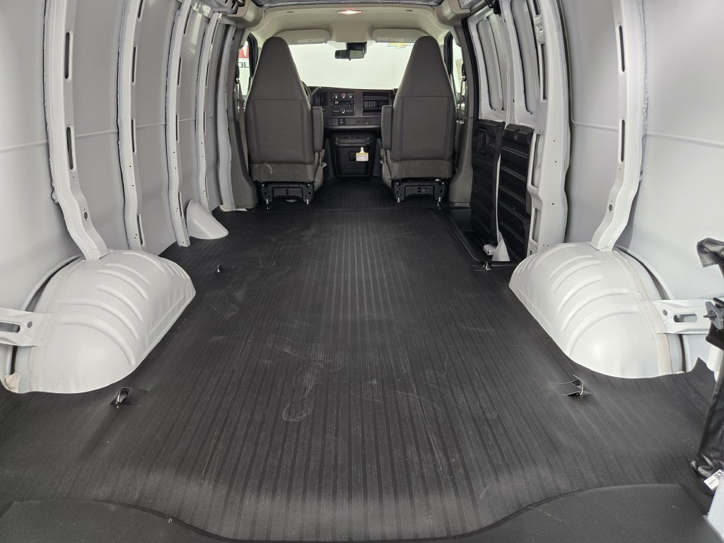 New 2026 Chevrolet Express 2500 w/ Communications Package RWD image 36