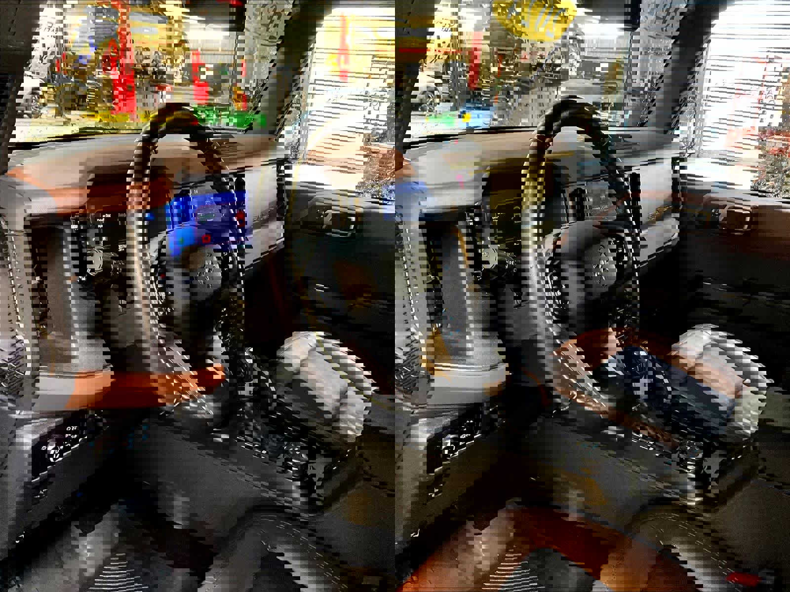 Used 2024 Ford Bronco Outer Banks image 8