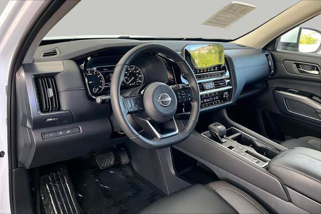 Certified 2025 Nissan Pathfinder SL FWD image 17