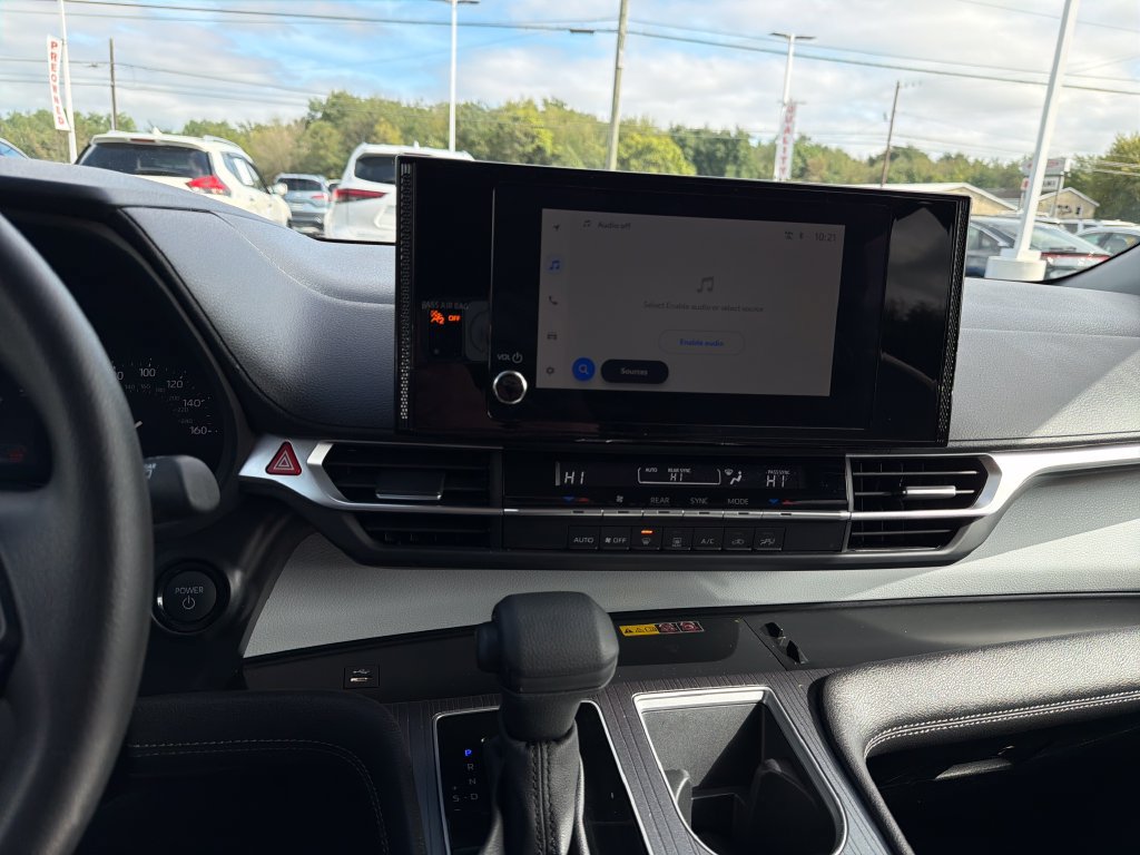 Used 2025 Toyota Sienna LE FWD image 22