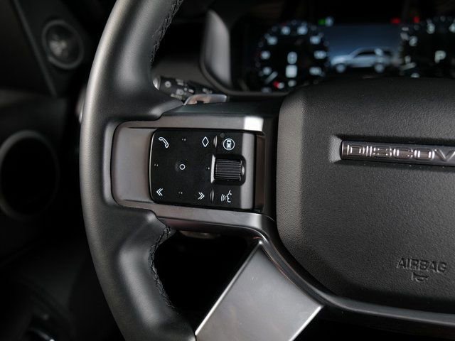 Used 2025 Land Rover Discovery S image 18