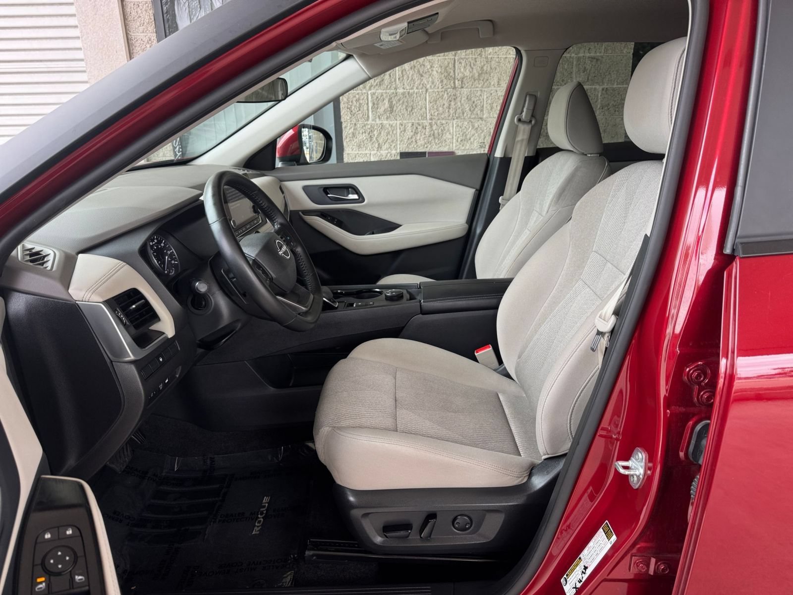 Used 2025 Nissan Rogue SV AWD/4WD image 28