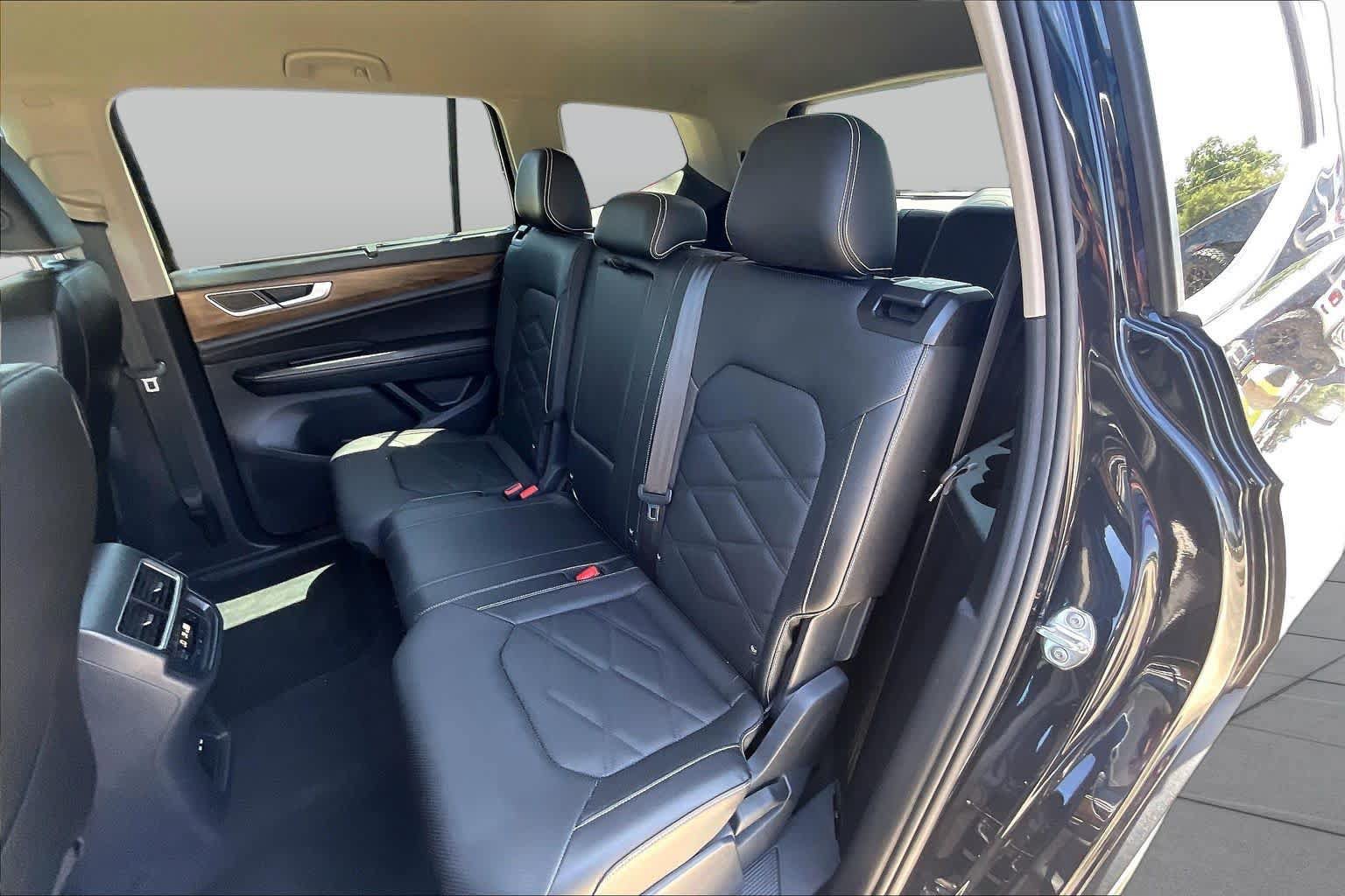Used 2025 Volkswagen Atlas SE AWD/4WD image 20