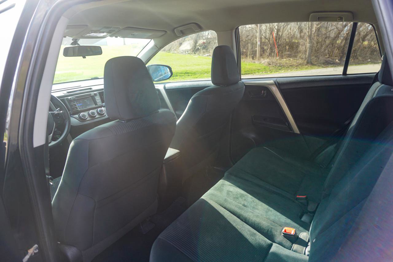 Used 2015 Toyota RAV4 LE image 17