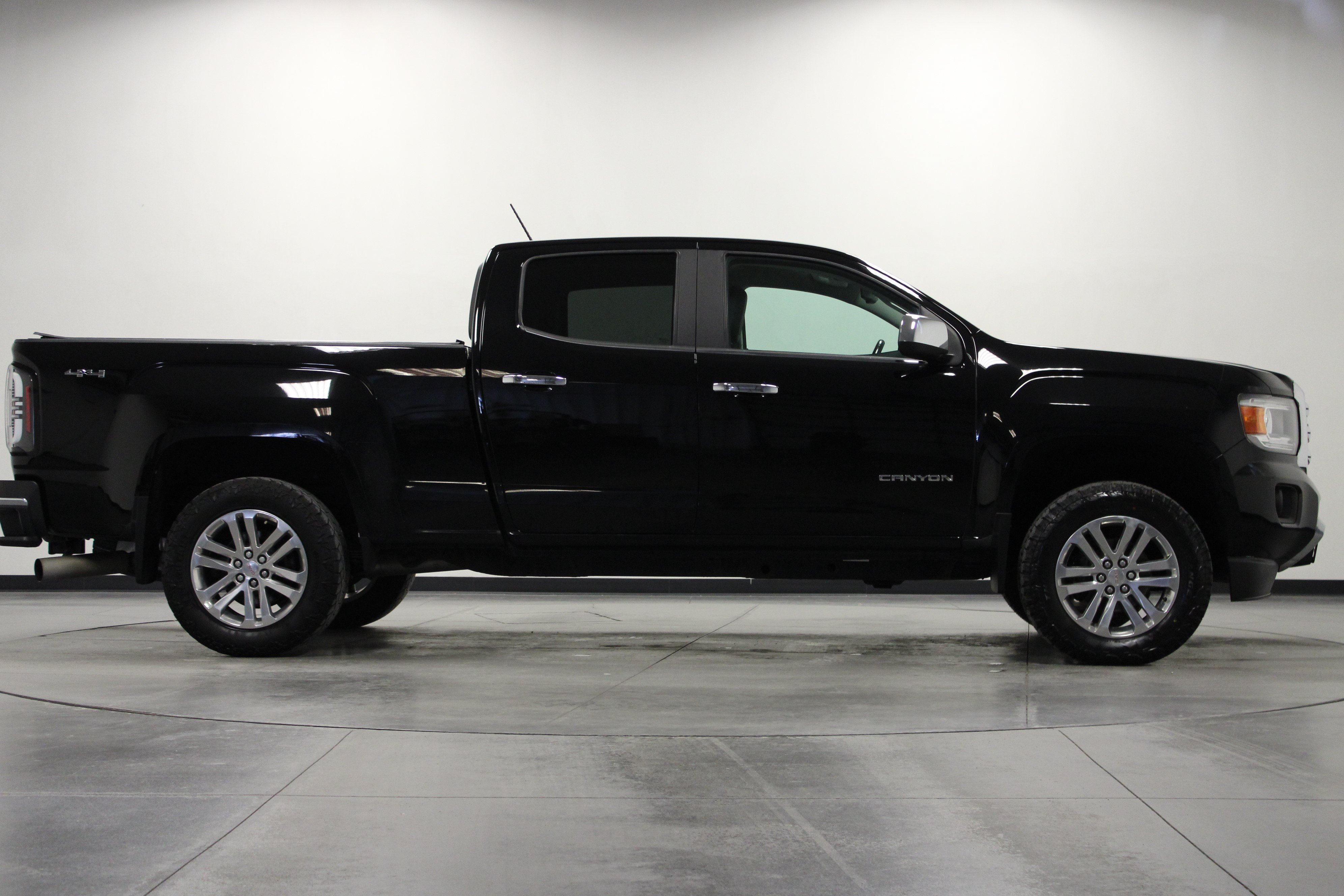 Used 2018 GMC Canyon SLT w/ Driver Alert Package AWD/4WD image 3